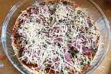 Шаг 9. Сверху посыпать пиццу сыром и отправить в духовку.