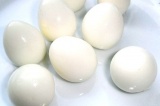 Шаг 4. Очистить перепелиные яйца.