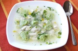 Готовое блюдо: суп из щавеля с галушками