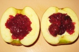 Шаг 4. В яблоки на творог положить кисель.
