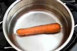 Шаг 3. Морковь отварить и почистить.