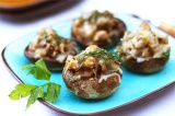 Шампиньоны, фаршированные баклажанами