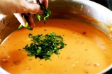 Шаг 9. Добавить зелень в суп.