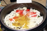 Шаг 7. Посолить и добавить специи для супов. Включить мультиварку на режим суп