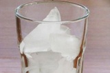 Шаг 4. Остудить. Налить в стакан и добавить лёд.