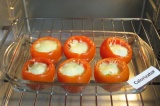 Шаг 9. Разогреть духовку до 180 С, запекать помидоры 30 минут.
