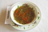 Готовое блюдо: чечевичный суп с томатами