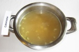 Шаг 8. Еще через 5 минут добавить зажарку из лука. Варить суп еще 10 минут.