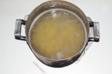 Шаг 1. Порезанный картофель, горох - залить водой, подсолить и поставить на газ.
