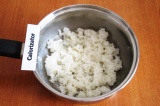 Шаг 5. Отварить в подсоленной воде рис до готовности.