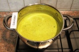 Шаг 11. Взбить блендером готовый суп.