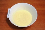 Шаг 1. Взбить миксером мягкое сливочное масло, яйца и сахар.