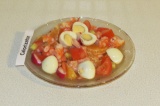 Салат овощной с креветками и мандаринами