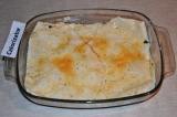 Шаг 6. Верх пирога смазать яйцом и отправить в духовку на 20 минут при 180С.