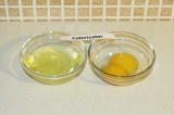 Шаг 2. Отделить белки от желтков.