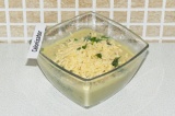 Шаг 9. Натереть на терке сыр и добавить в суп.