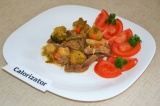 Готовое блюдо: говядина с овощами в томатном соусе