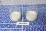 Шаг 6. Разлить смешанное молоко с водой в два стакана.