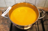 Шаг 9. С помощью погружного блендера пюрировать суп.