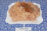 Шаг 4. Прокрутить филе в мясорубке или блендере. Добавить соль, перцы по вкусу.