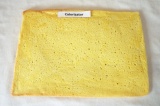 Шаг 8. Испечённый бисквит положить на мокрое полотенце и накрыть мокрым полотенц