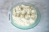 Шаг 1. Отварить рис на молоке до готовности.
