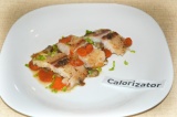 Готовое блюдо: рыбное филе с морковью, луком и грибами