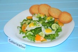 Готовое блюдо: салат с перепелиным яйцом