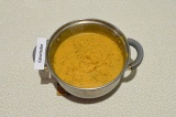 Шаг 6. Пюрировать все ингредиенты при помощи погружного блендера. Подавать суп