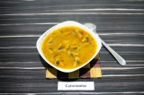 Готовое блюдо: суп из шампиньонов с копченым сыром