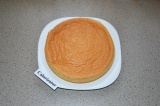 Шаг 5. Тесто для бисквита вылить в форму и выпекать 20-25 минут при 180 С.