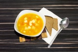 Готовое блюдо: тыквенный суп с нутом и адыгейским сыром