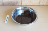 Шаг 9. В это время растопить тертое какао на водяной бане.