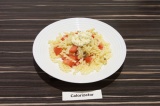 Готовое блюдо: макаронный салат с цветной капустой