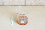 Шаг 3. Растопить мед на водяной бане.