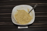 Шаг 3. Постепенно добавляя пшеничную муку замесить тесто как на оладьи. Дать тес